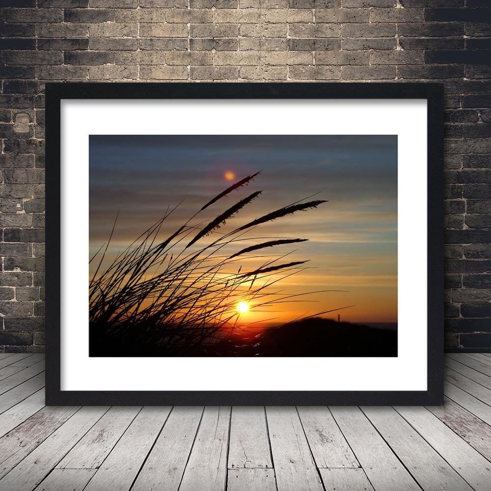Glezna melnā rāmī - Grass And Sunset Home Trends