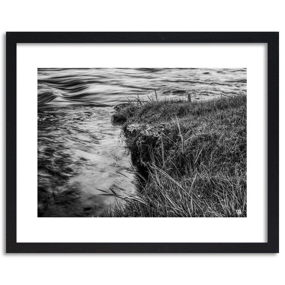 Glezna melnā rāmī - Grass Over Water Home Trends