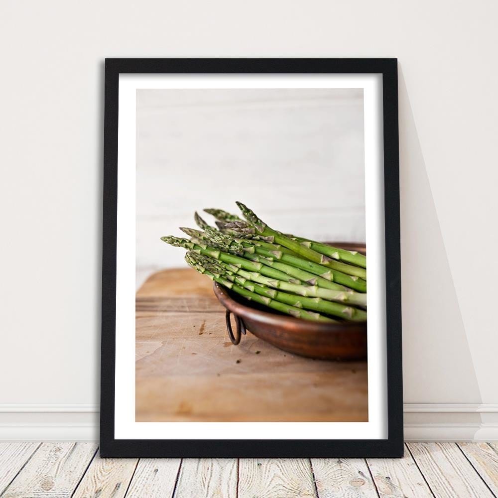 Glezna melnā rāmī - Green Asparagus Home Trends