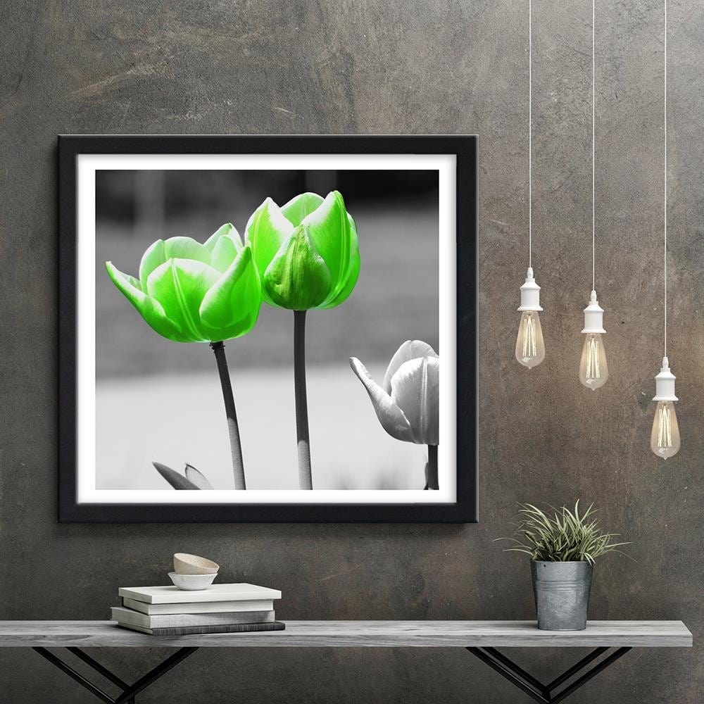 Glezna melnā rāmī - Green Poppies In Gray Home Trends