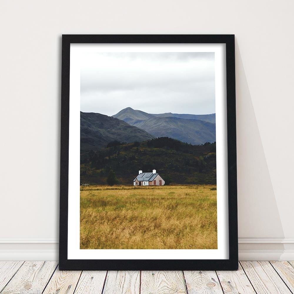 Glezna melnā rāmī - House At The Mountains Home Trends