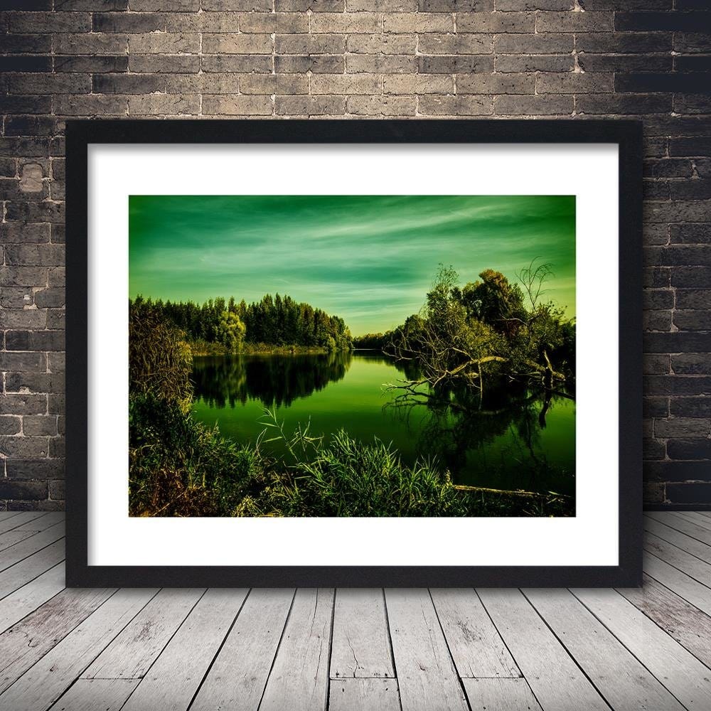 Glezna melnā rāmī - Lake In Green Home Trends