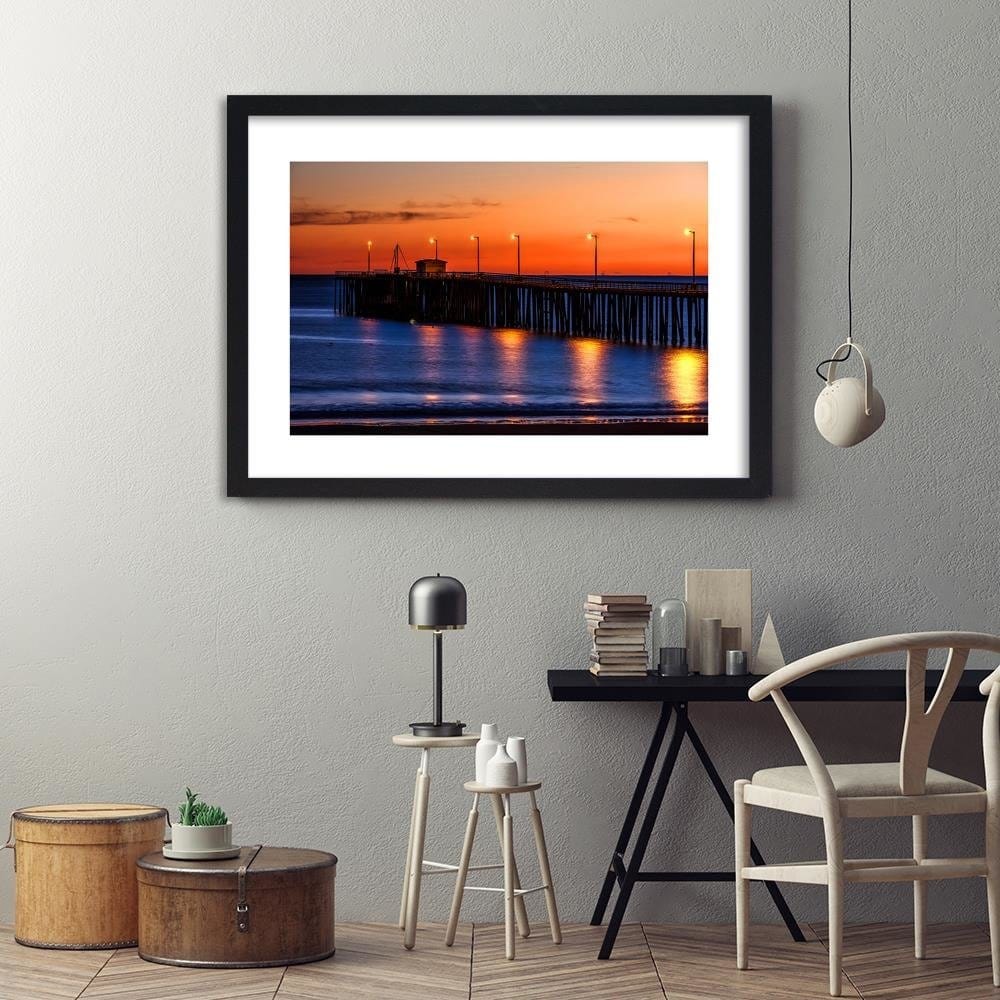 Glezna melnā rāmī - Lanterns On The Pier 4 Home Trends