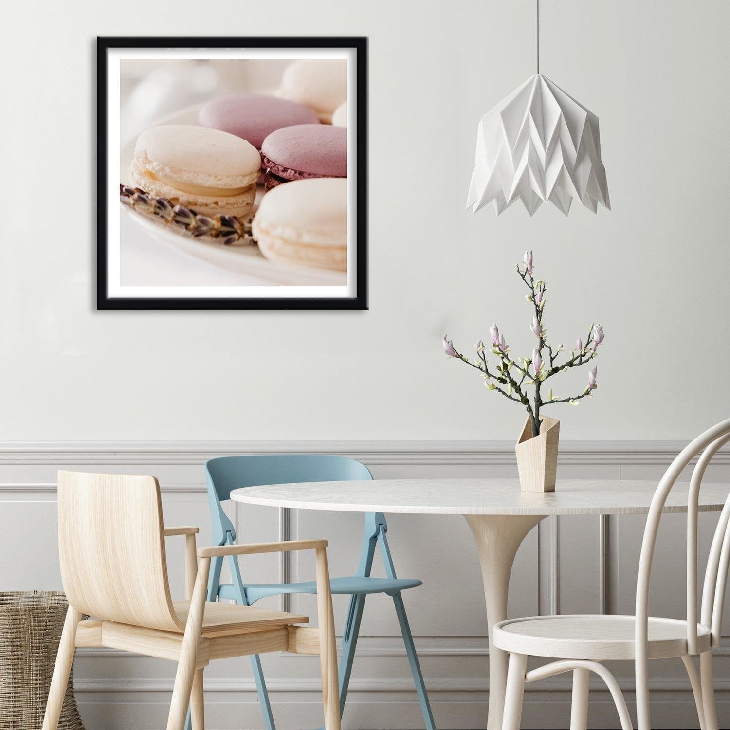 Glezna melnā rāmī - Macaroons On A Plate 2 Home Trends