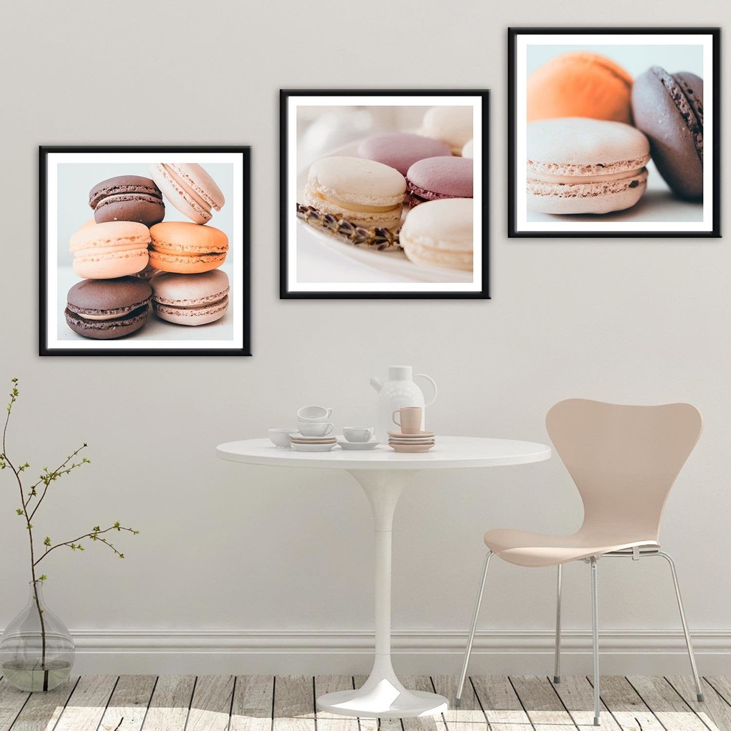 Glezna melnā rāmī - Macaroons On A Plate 2 Home Trends