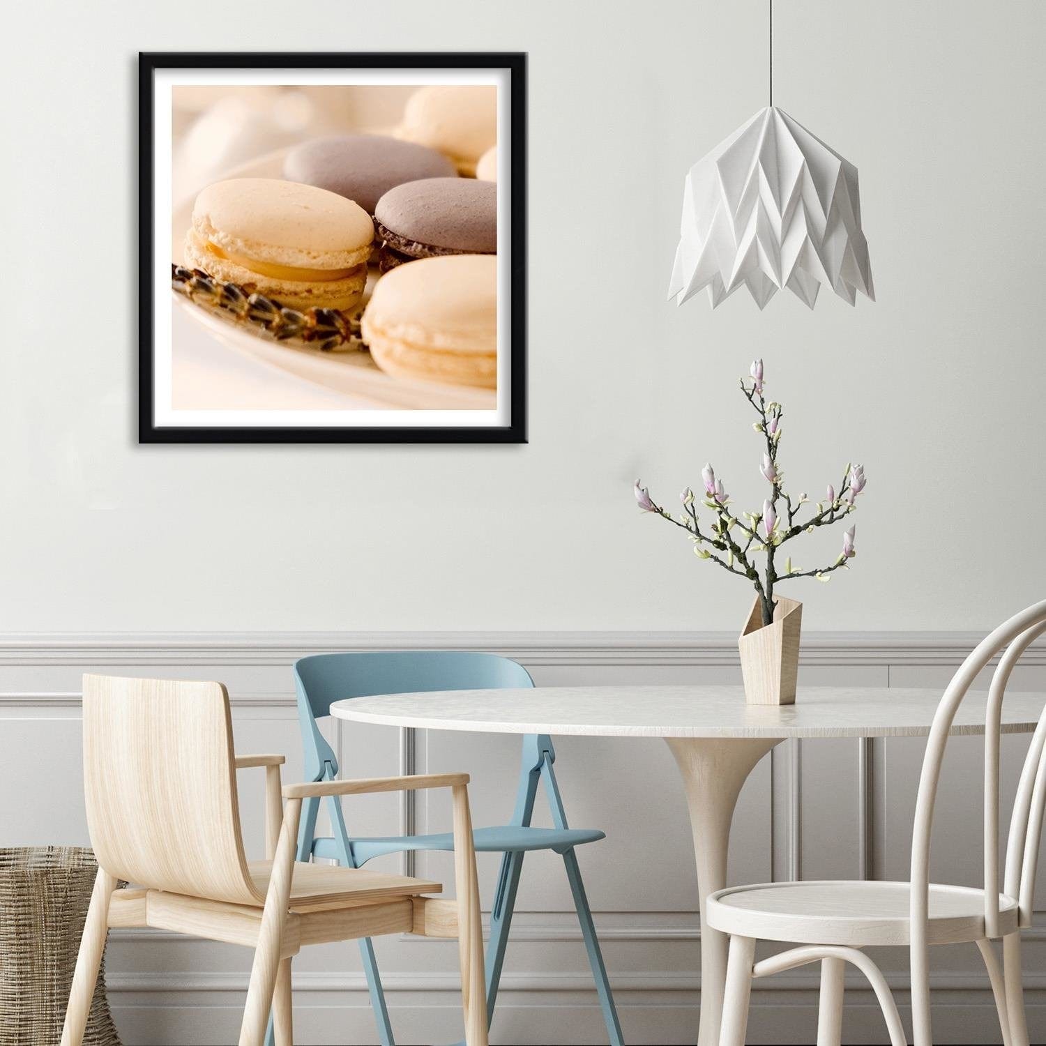 Glezna melnā rāmī - Macaroons On A Plate Home Trends