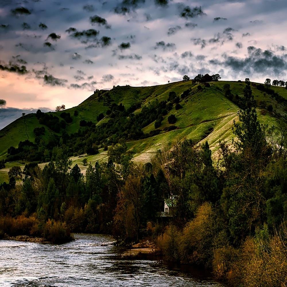Glezna melnā rāmī - Mountain River 4 Home Trends