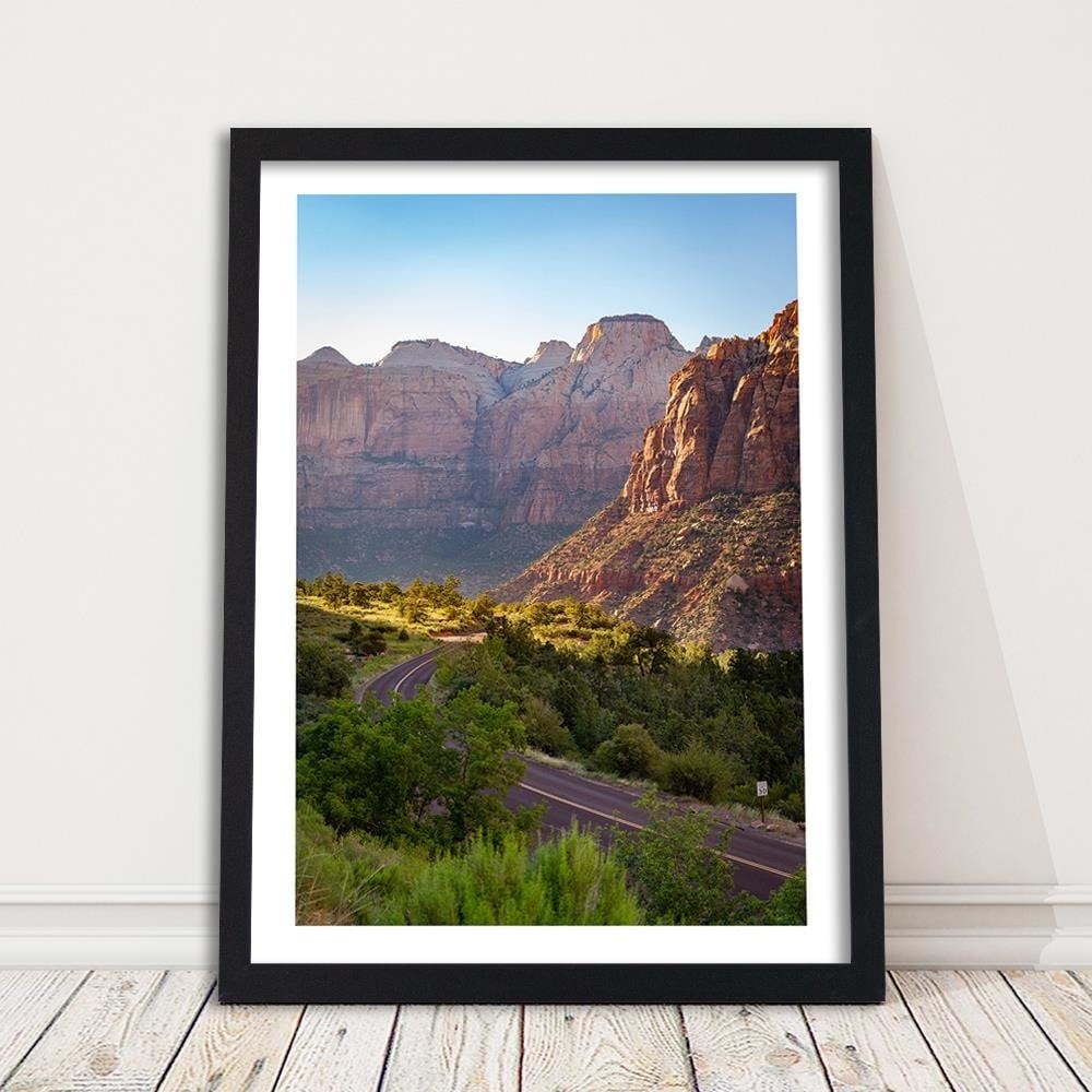 Glezna melnā rāmī - Mountain Road Home Trends