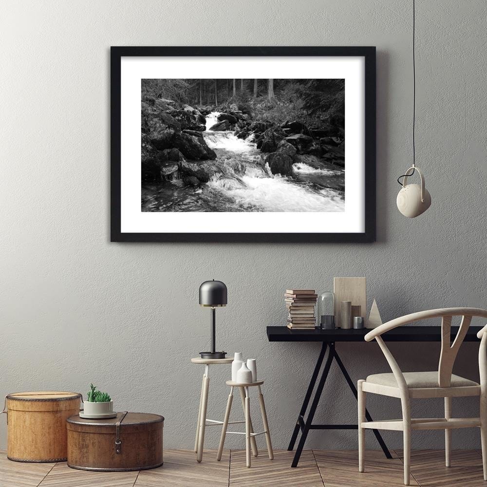 Glezna melnā rāmī - Mountain Stream 2 Home Trends