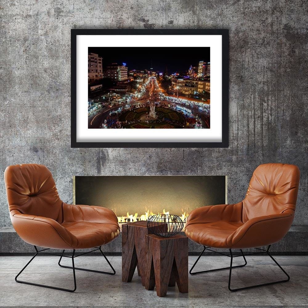 Glezna melnā rāmī - Night Lights In The City Center Home Trends