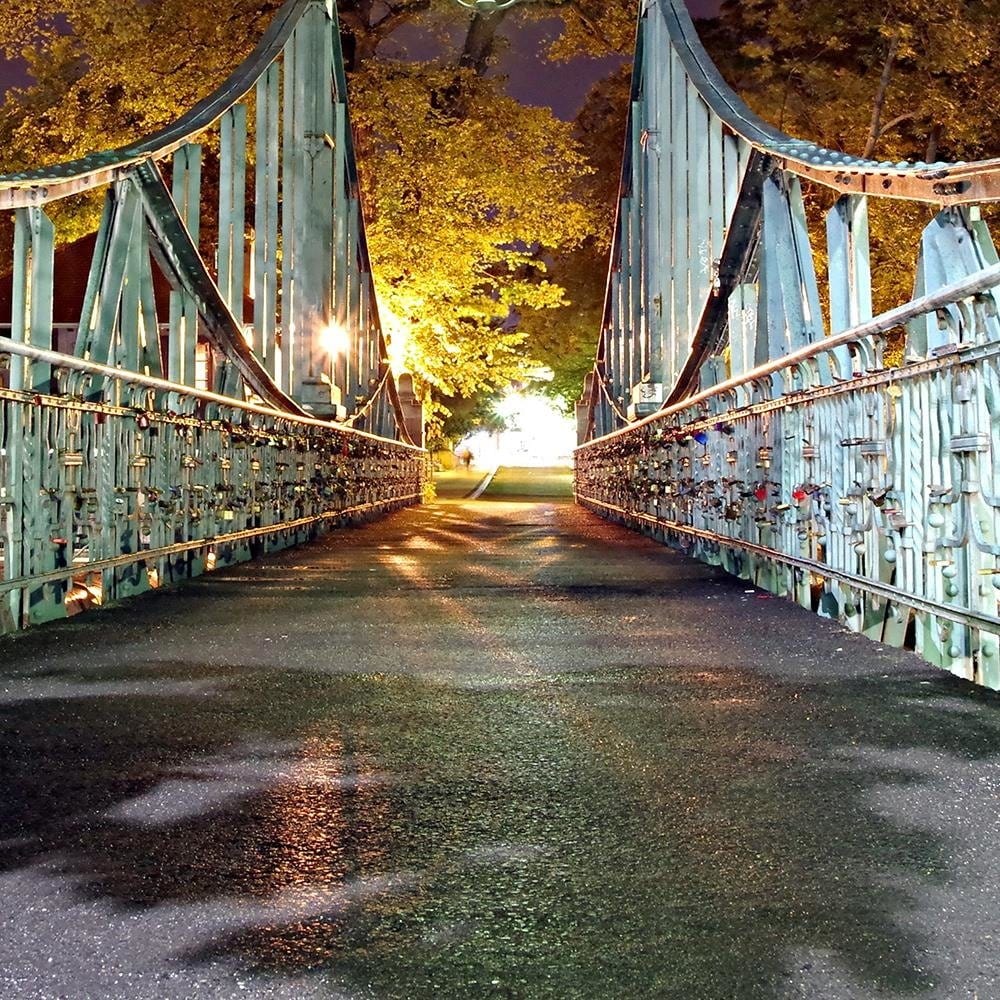 Glezna melnā rāmī - Old Bridge With A Lantern Home Trends