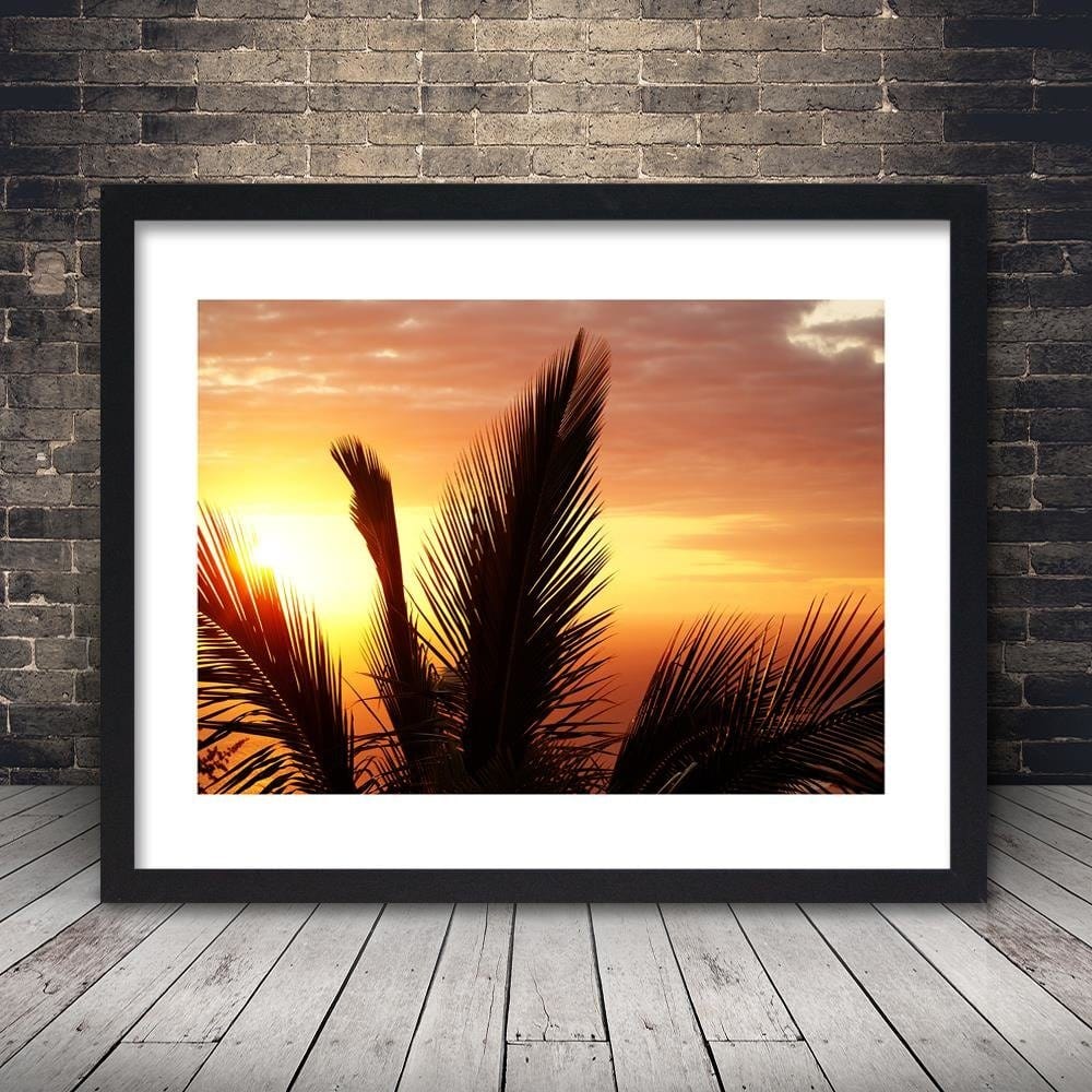 Glezna melnā rāmī - Palm Tree Over Sea Home Trends