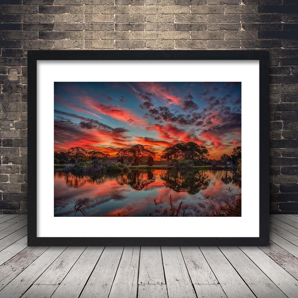 Glezna melnā rāmī - Red Clouds Over Lake Home Trends