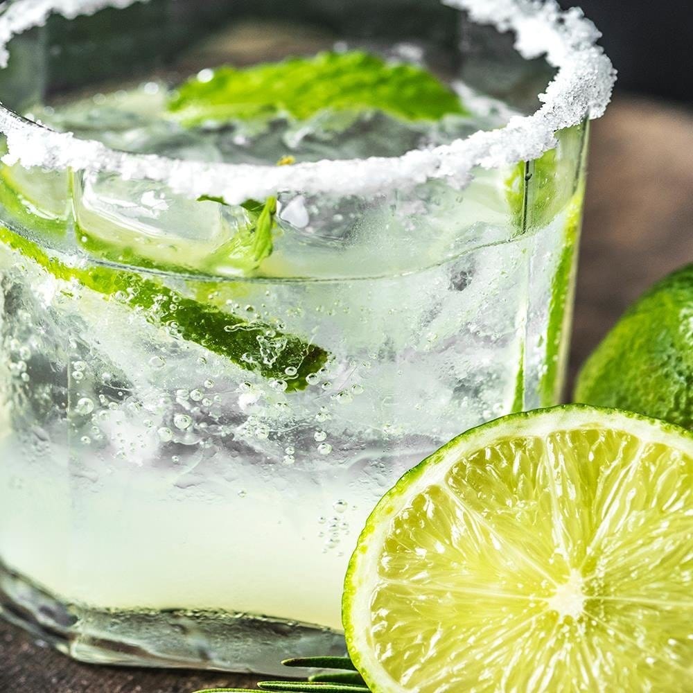 Glezna melnā rāmī - Refreshing Drink With Lime Home Trends