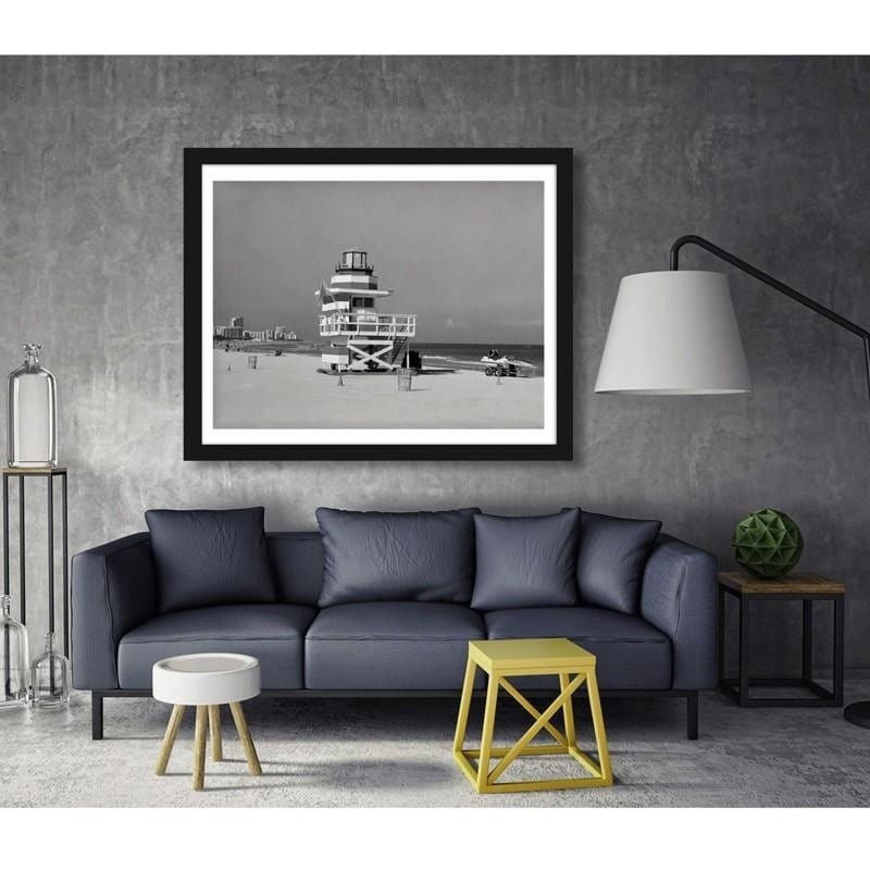 Glezna melnā rāmī - Retro Miami Beach Home Trends