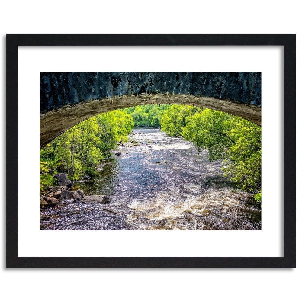 Glezna melnā rāmī - River Under A Stone Bridge Home Trends