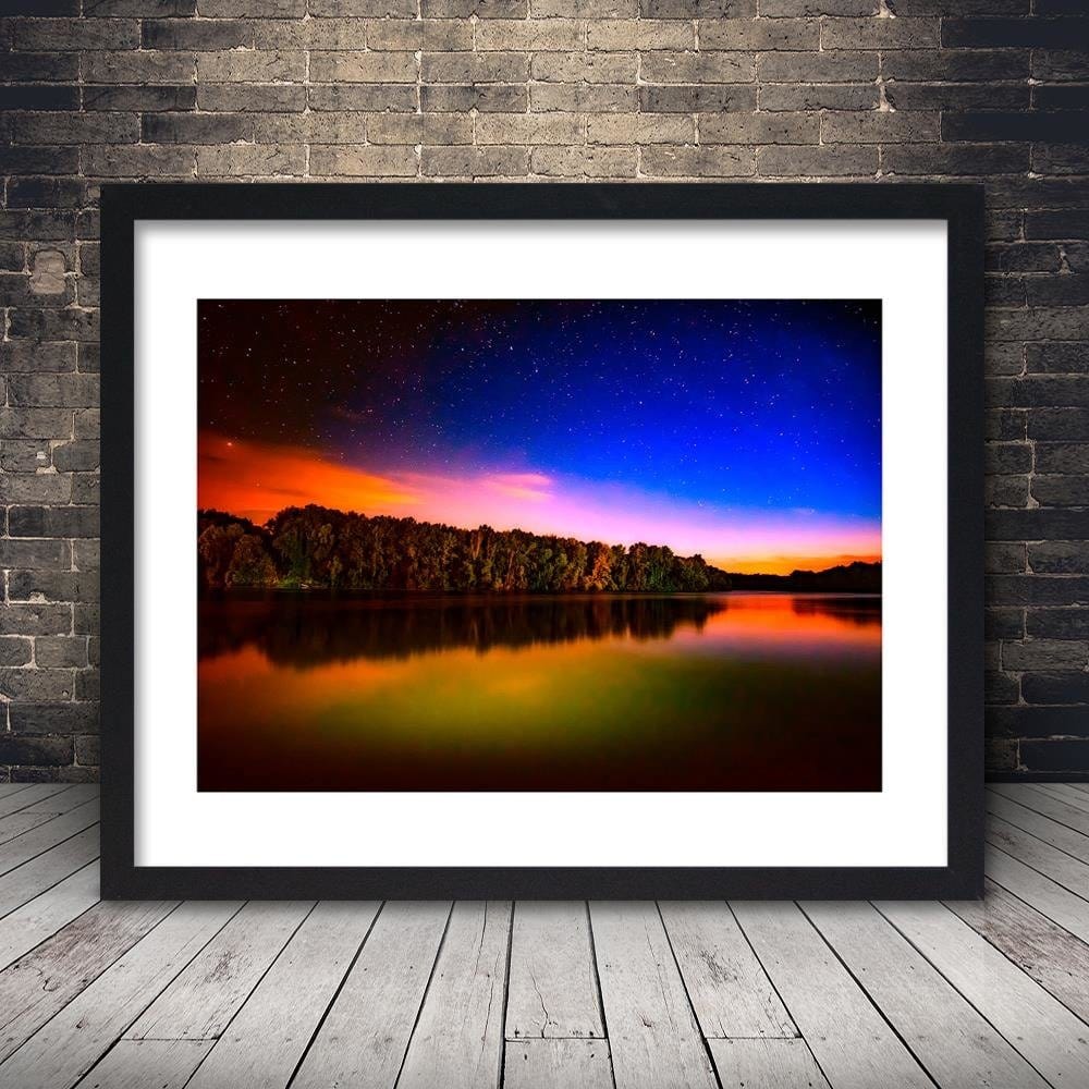 Glezna melnā rāmī - Starry Sky Over The Lake Home Trends