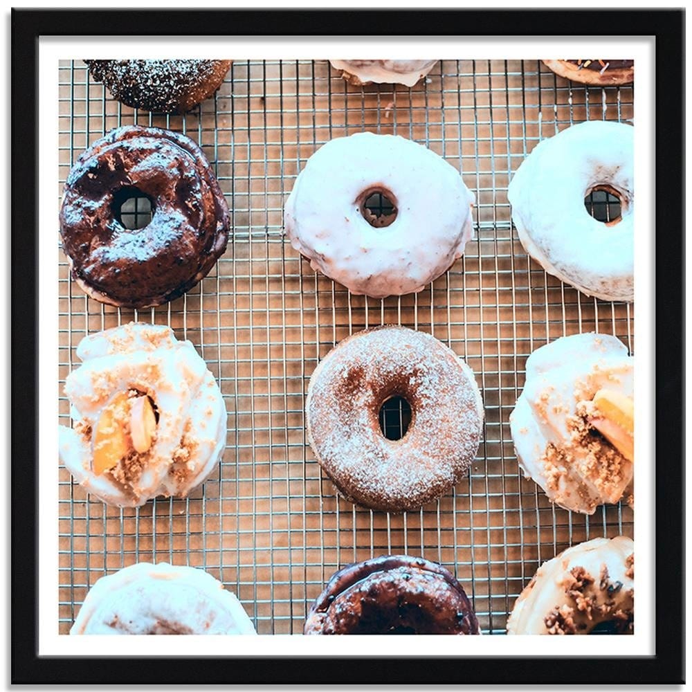 Glezna melnā rāmī - Tasty Donuts Home Trends