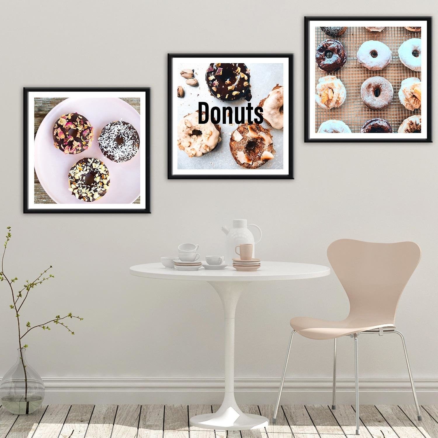 Glezna melnā rāmī - Tasty Donuts Home Trends