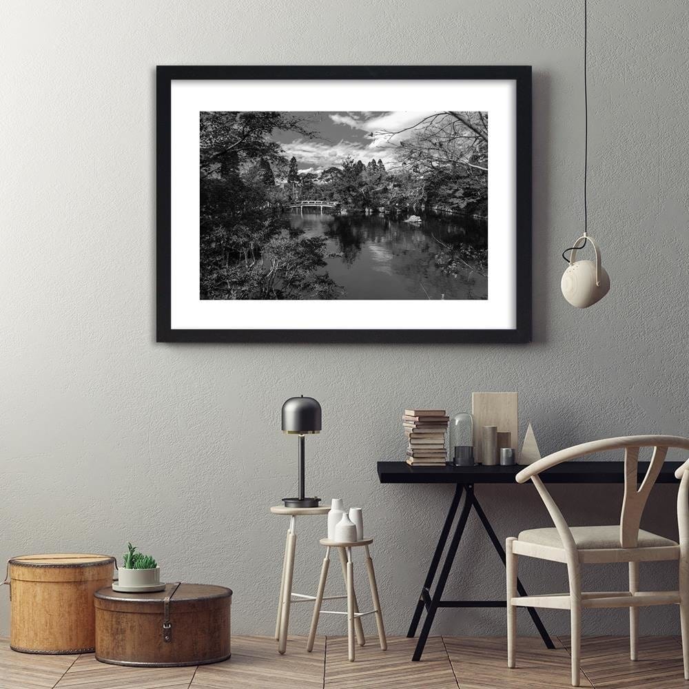 Glezna melnā rāmī - The Bridge Over The River In The Park 2 Home Trends