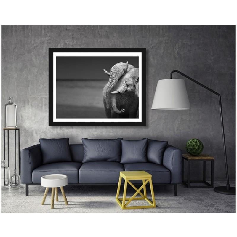 Glezna melnā rāmī - The elephant family Home Trends
