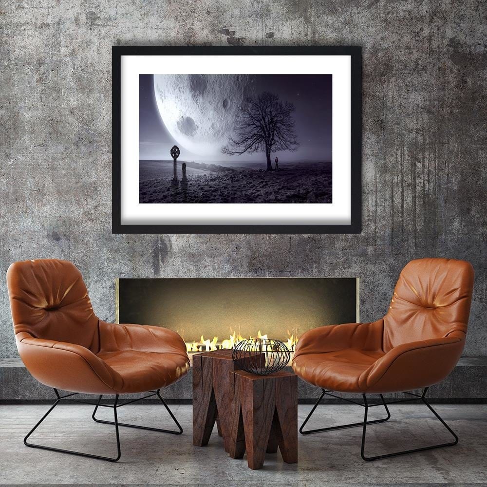 Glezna melnā rāmī - The Huge Moon Above The Earth Fantasy Home Trends
