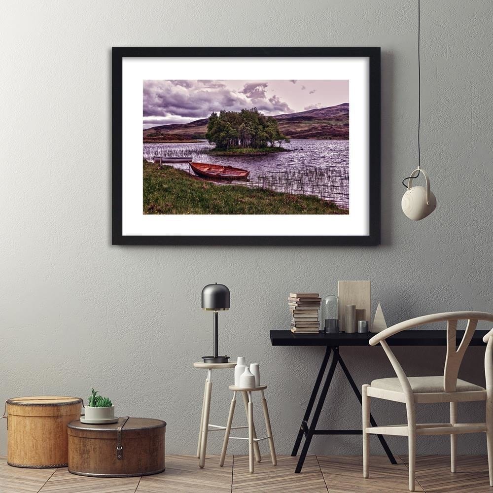 Glezna melnā rāmī - The Island On The Lake 4 Home Trends