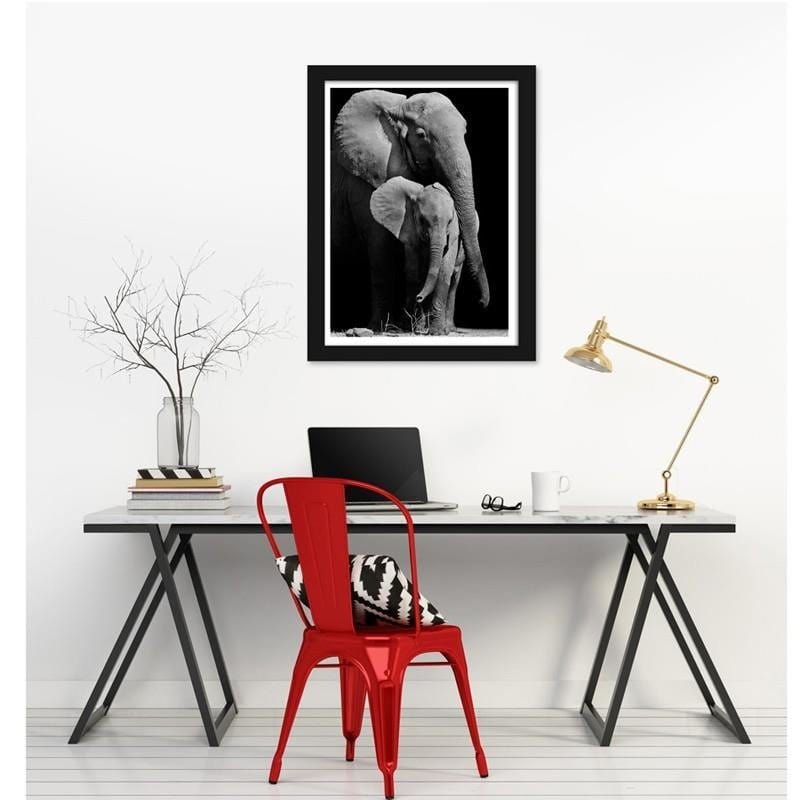 Glezna melnā rāmī - The journey of the elephant family Home Trends