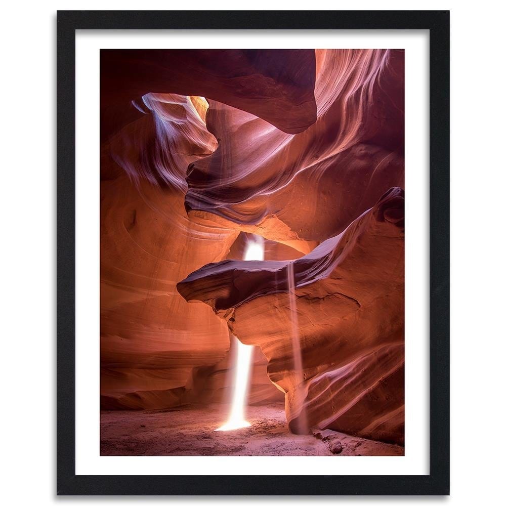 Glezna melnā rāmī - The Light In The Cave Home Trends