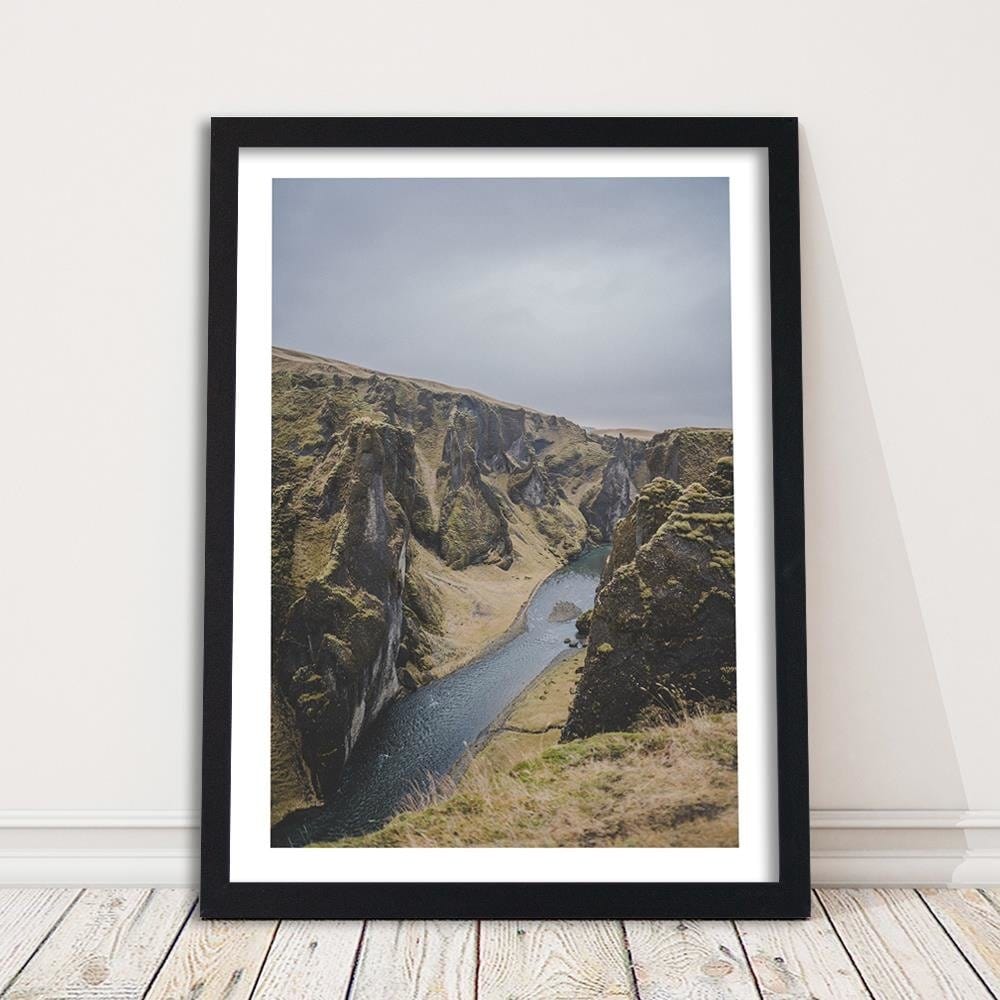 Glezna melnā rāmī - The River Among The Rocks Home Trends