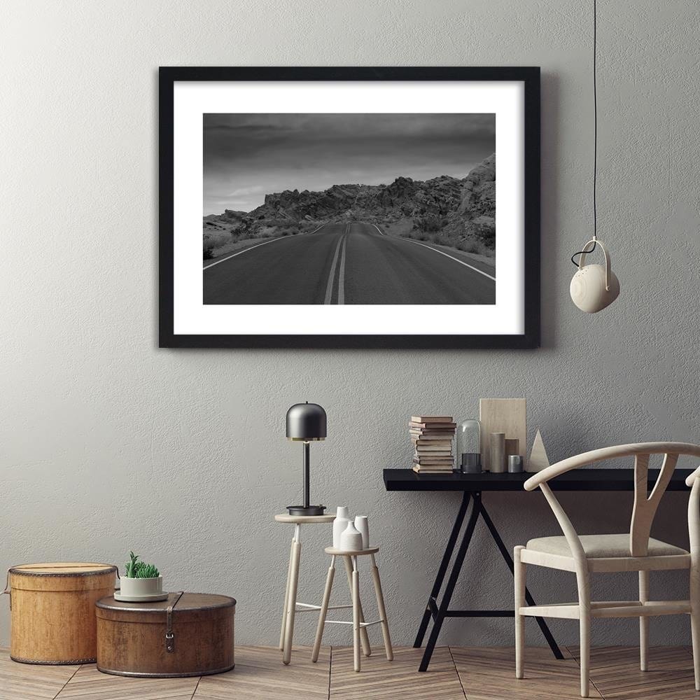 Glezna melnā rāmī - The Road In The Desert 2 Home Trends