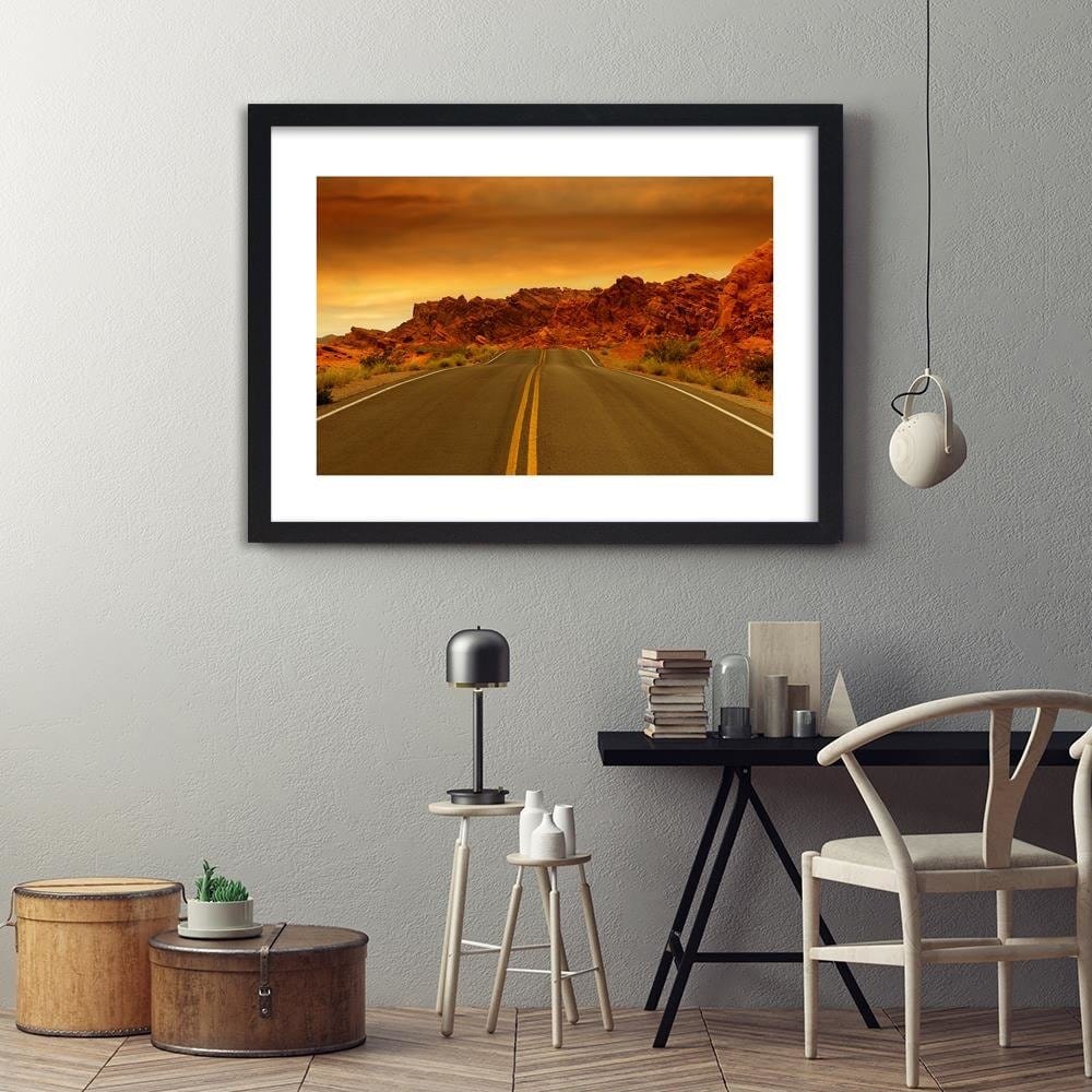 Glezna melnā rāmī - The Road In The Desert 4 Home Trends