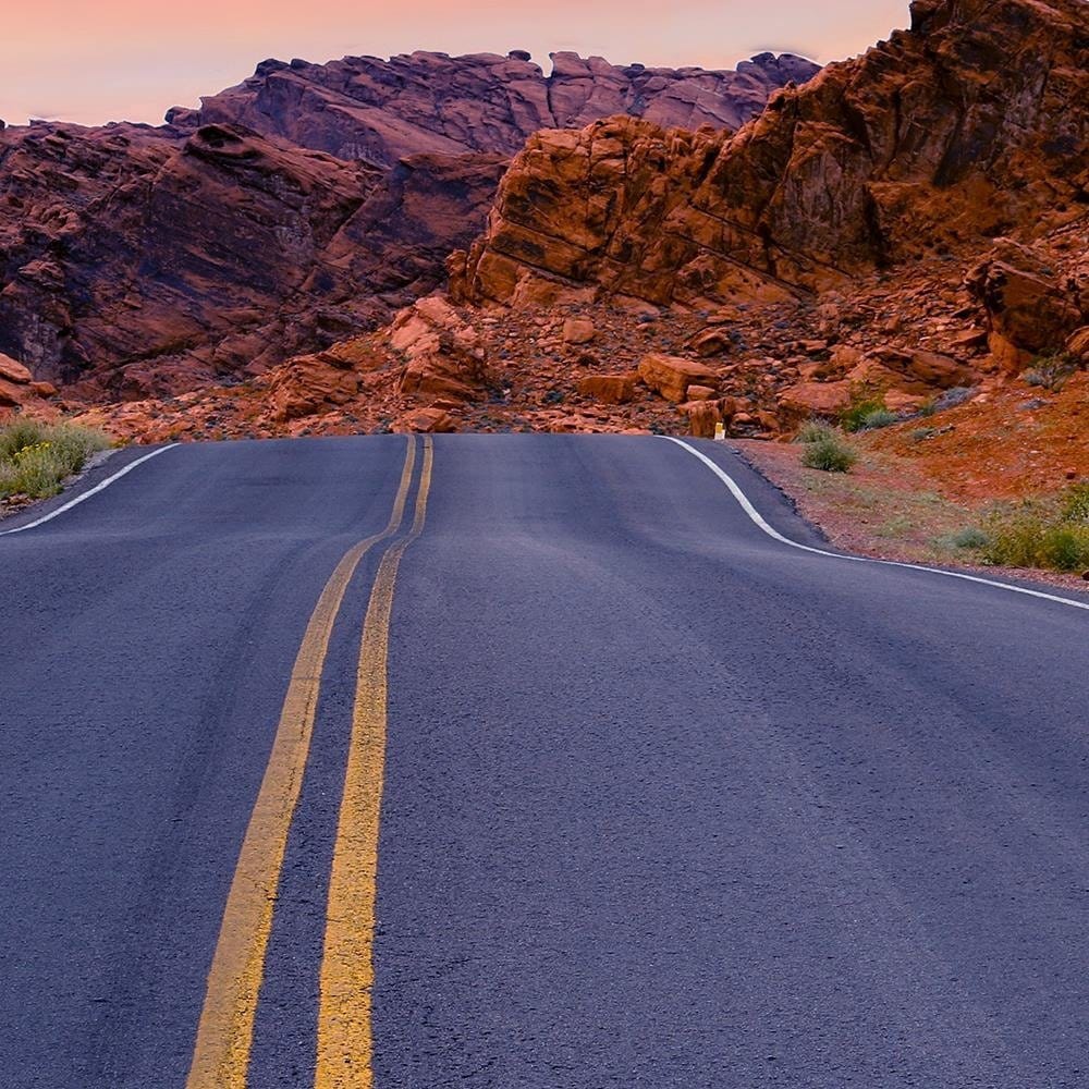 Glezna melnā rāmī - The Road In The Desert Home Trends