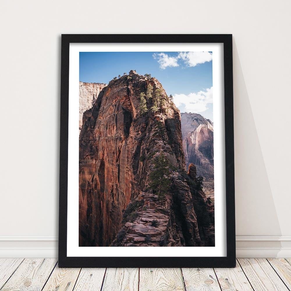 Glezna melnā rāmī - The Road To Rock Home Trends