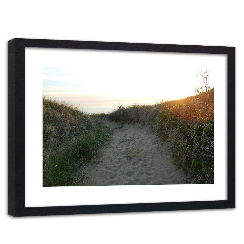 Glezna melnā rāmī - The Road To The Beach Home Trends