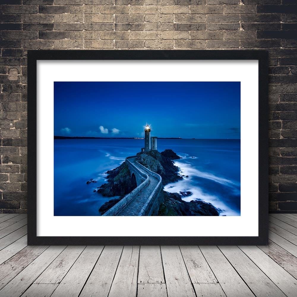 Glezna melnā rāmī - The Road To The Lighthouse Home Trends