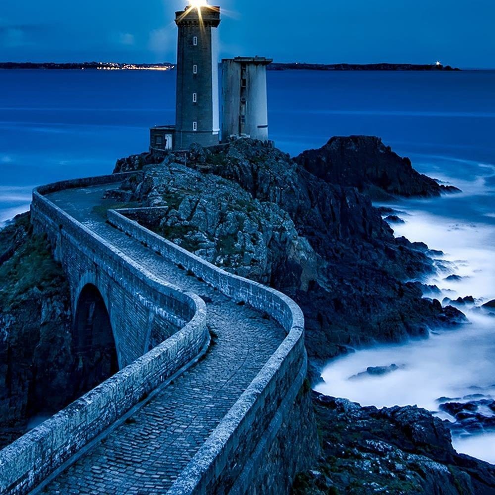 Glezna melnā rāmī - The Road To The Lighthouse Home Trends