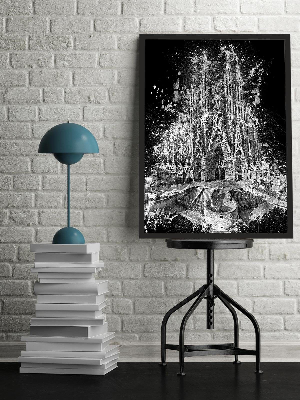 Glezna melnā rāmī - The Sagrada Familia In Barcelona Home Trends