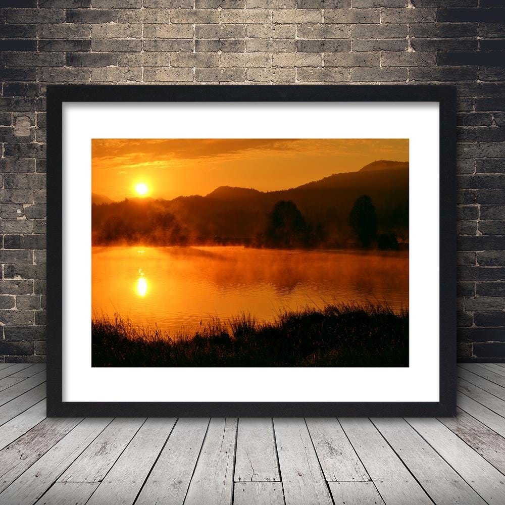 Glezna melnā rāmī - The Setting Sun Over The Mountains Home Trends