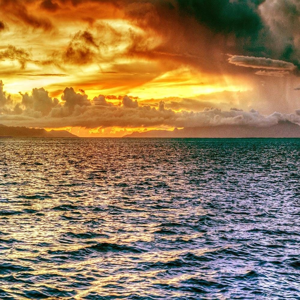 Glezna melnā rāmī - The Sky Before The Storm Home Trends