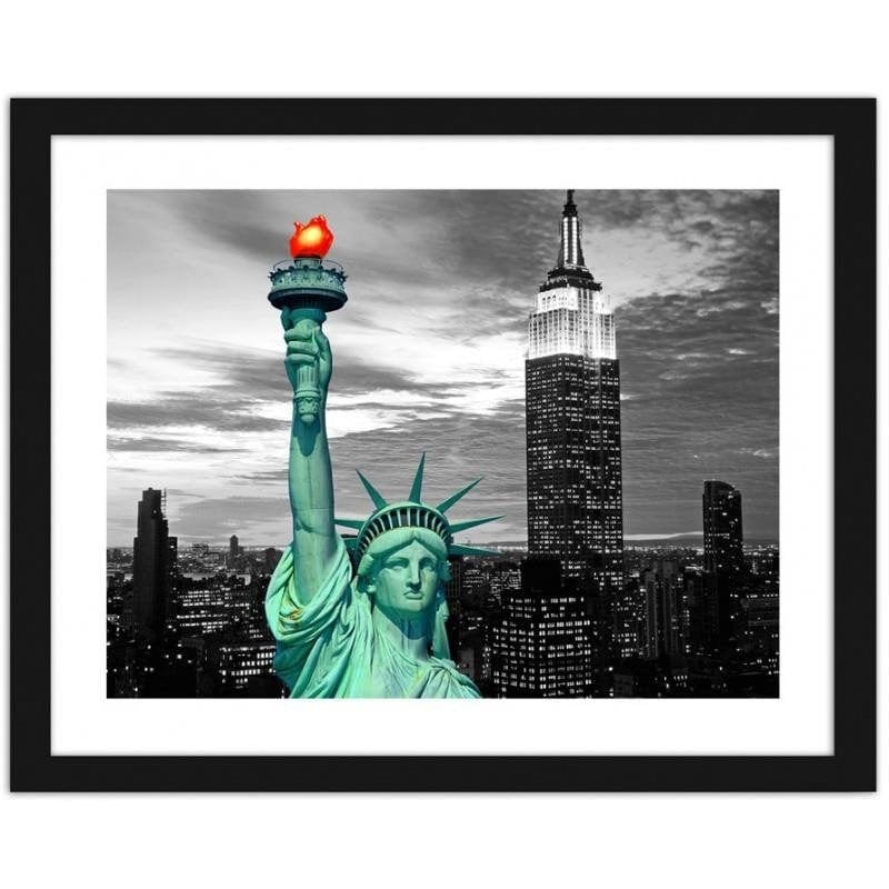 Glezna melnā rāmī - The Statue of Liberty and New York City Home Trends