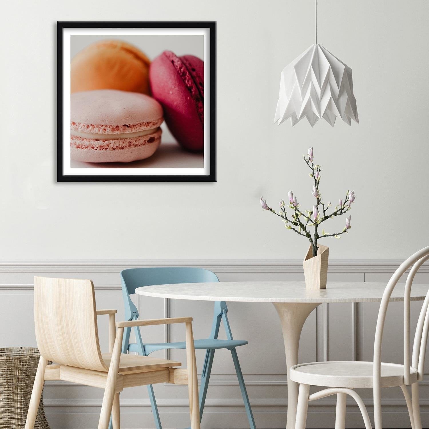 Glezna melnā rāmī - Three Colorful Macaroons Home Trends