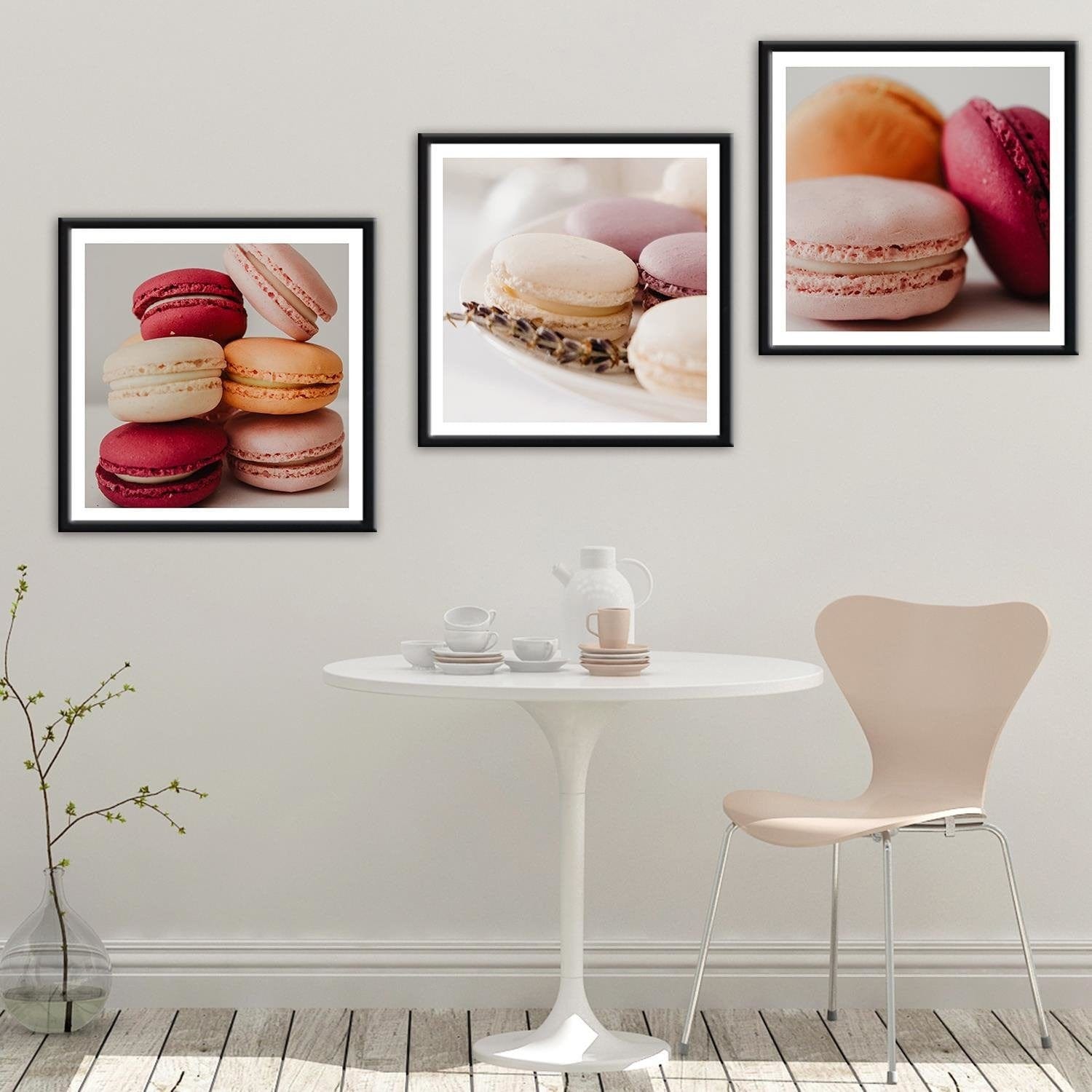 Glezna melnā rāmī - Three Colorful Macaroons Home Trends