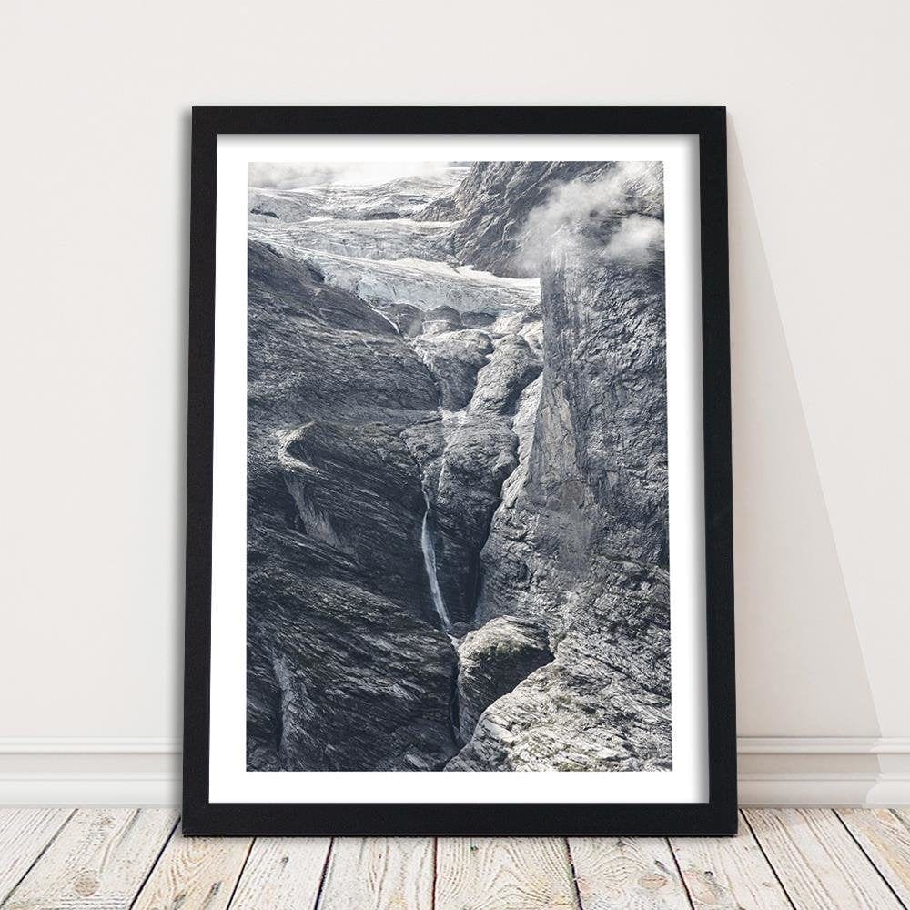 Glezna melnā rāmī - View On Rocks Home Trends