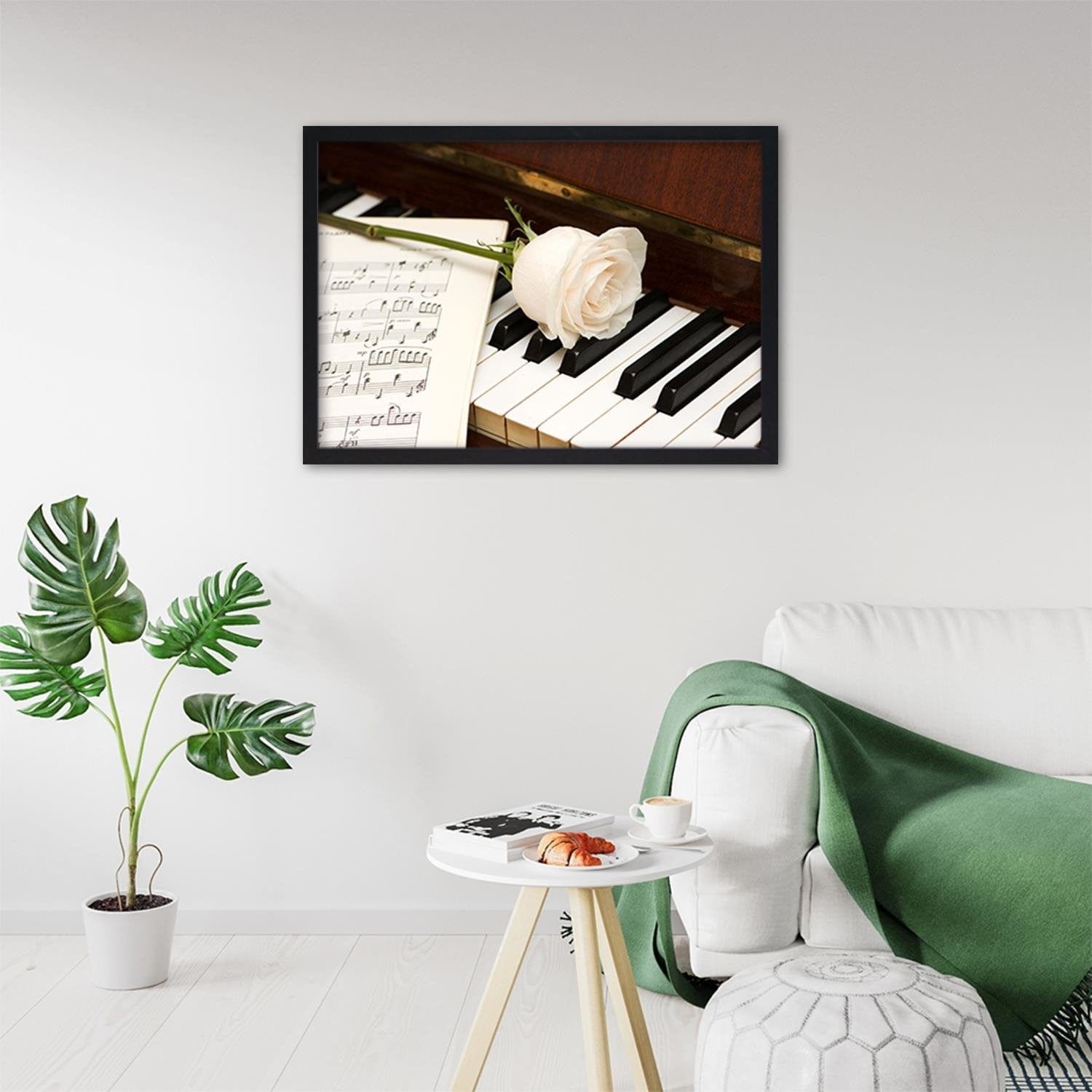 Glezna melnā rāmī - White Rose On The Piano Home Trends