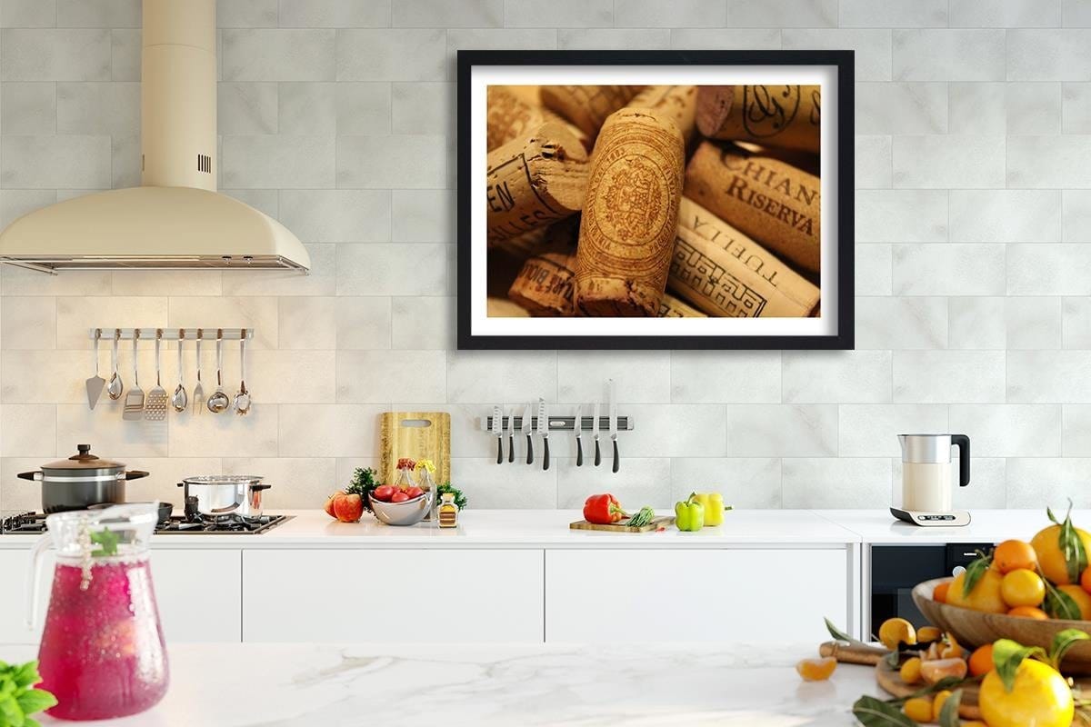 Glezna melnā rāmī - Wine Corks 1 Home Trends