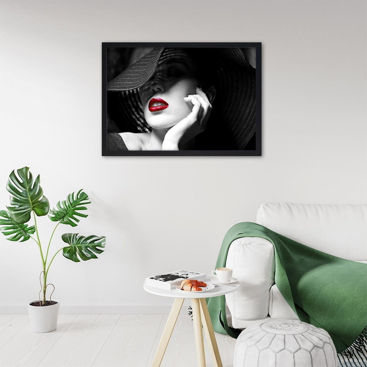 Glezna melnā rāmī - Woman In The Hat Home Trends