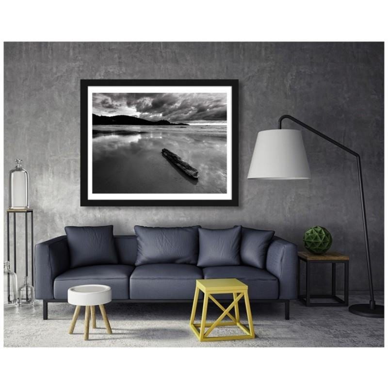 Glezna melnā rāmī - Wooden logs by the sea Home Trends