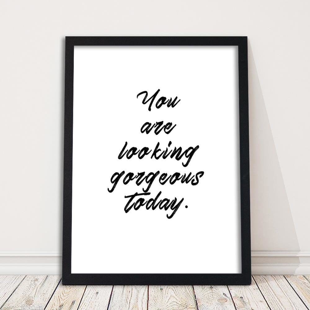 Glezna melnā rāmī - You Look Beautiful Home Trends