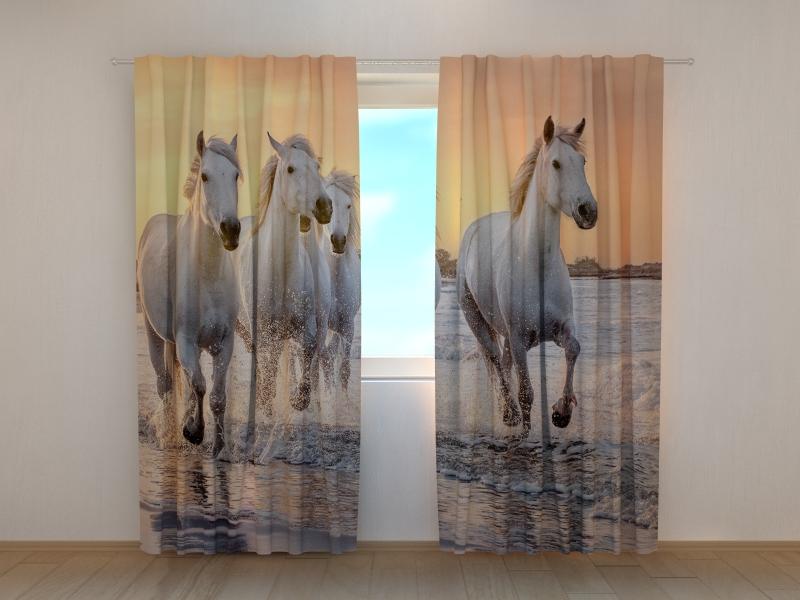 Dienas un nakts aizkari - Baltie zirgi saulrieta laikā Francijā 180 x 140 cm (2X 90x140 cm) / SCREEN E-interjers.lv